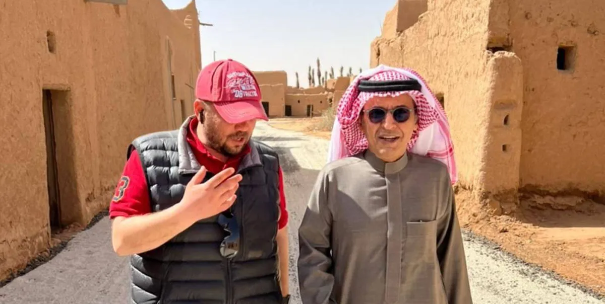 عبد الاله السناني وسائد الهواري في موقع التصوير