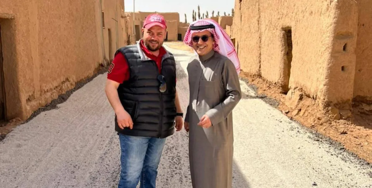 الفنان عبدالاله السناني وسائد الهواري