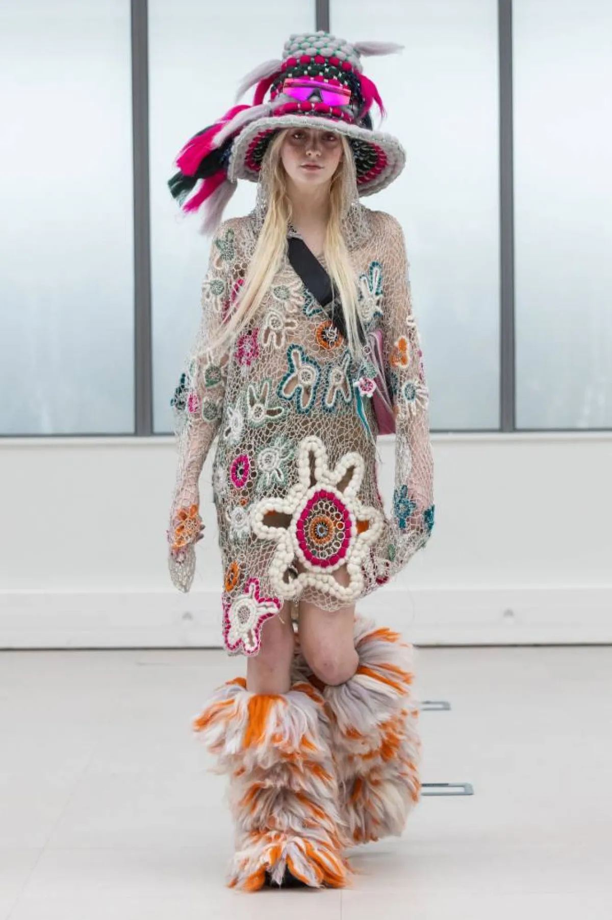 زي محبوك باليد من معهد الموضة الفرنسية 