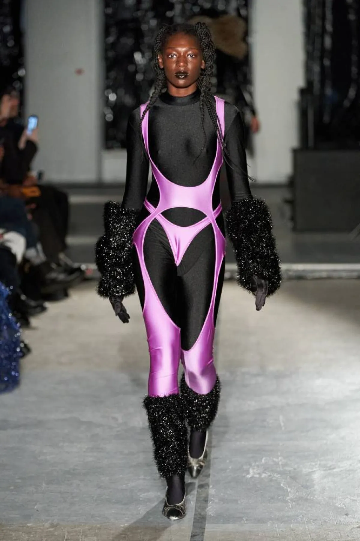 جمبسوت من اللاتكس والساتان من فاكيرا 