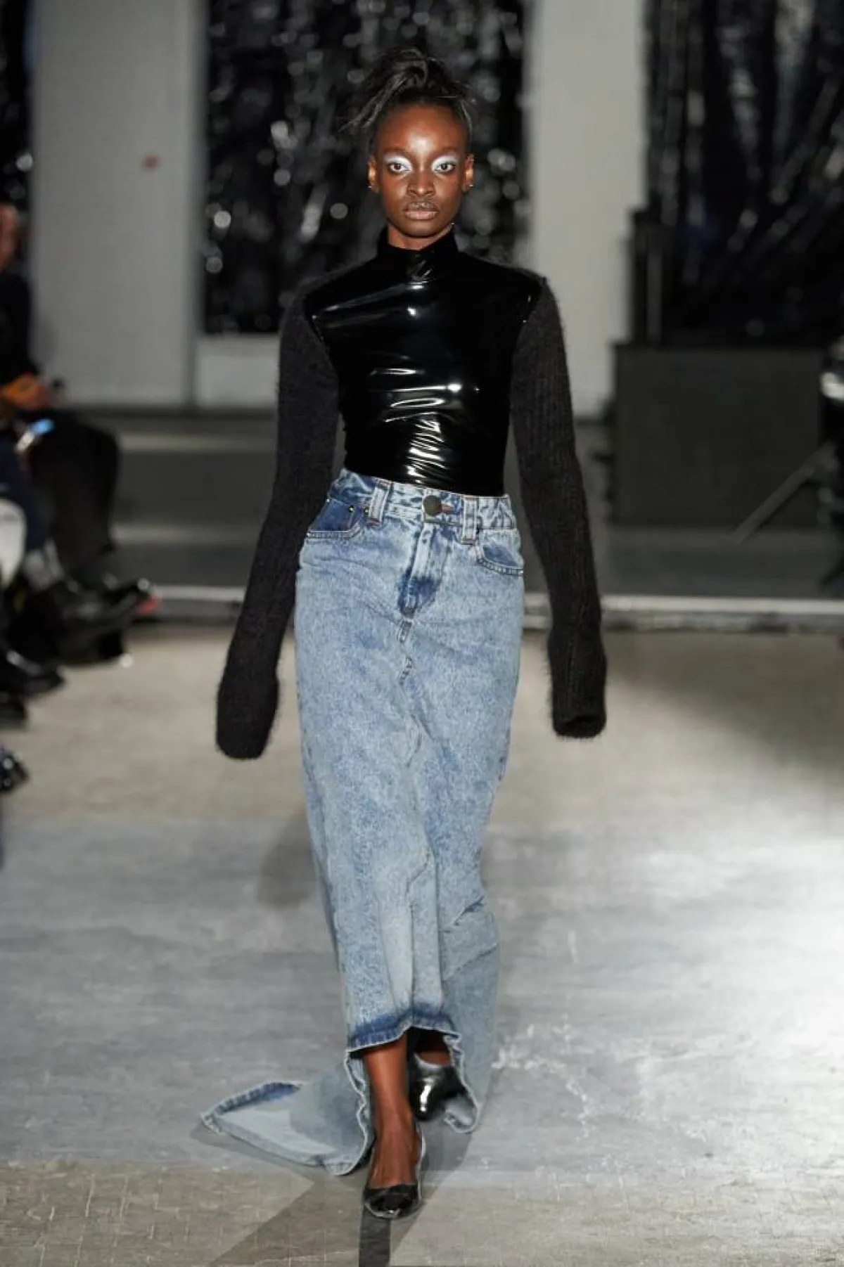  سروال من الدنيم لدى فاكيرا