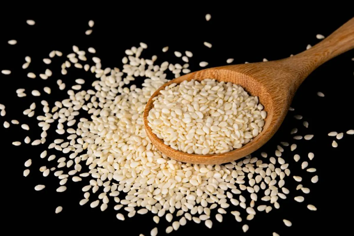 فوائد السمسم الأبيض الصحية لا بديل عنها