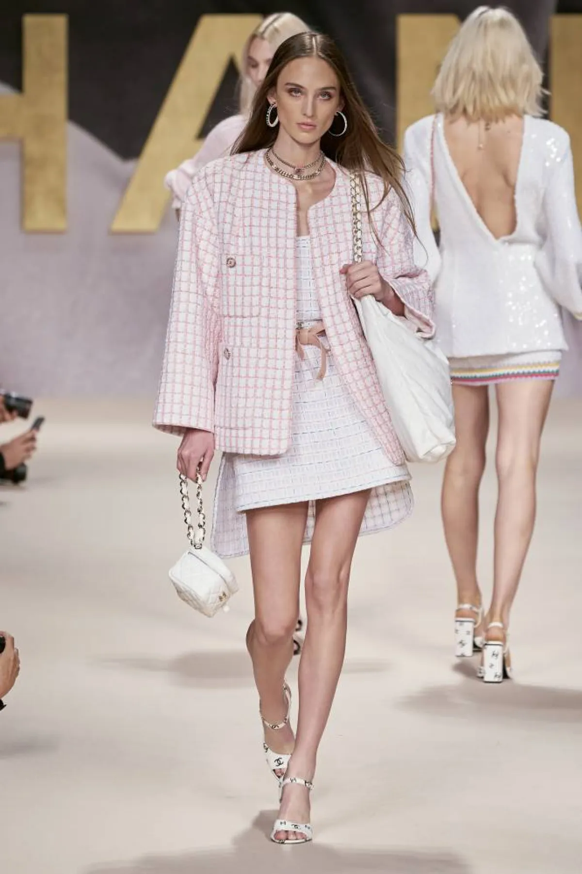 سترة كاروهات ملونة من شانيل Chanel 