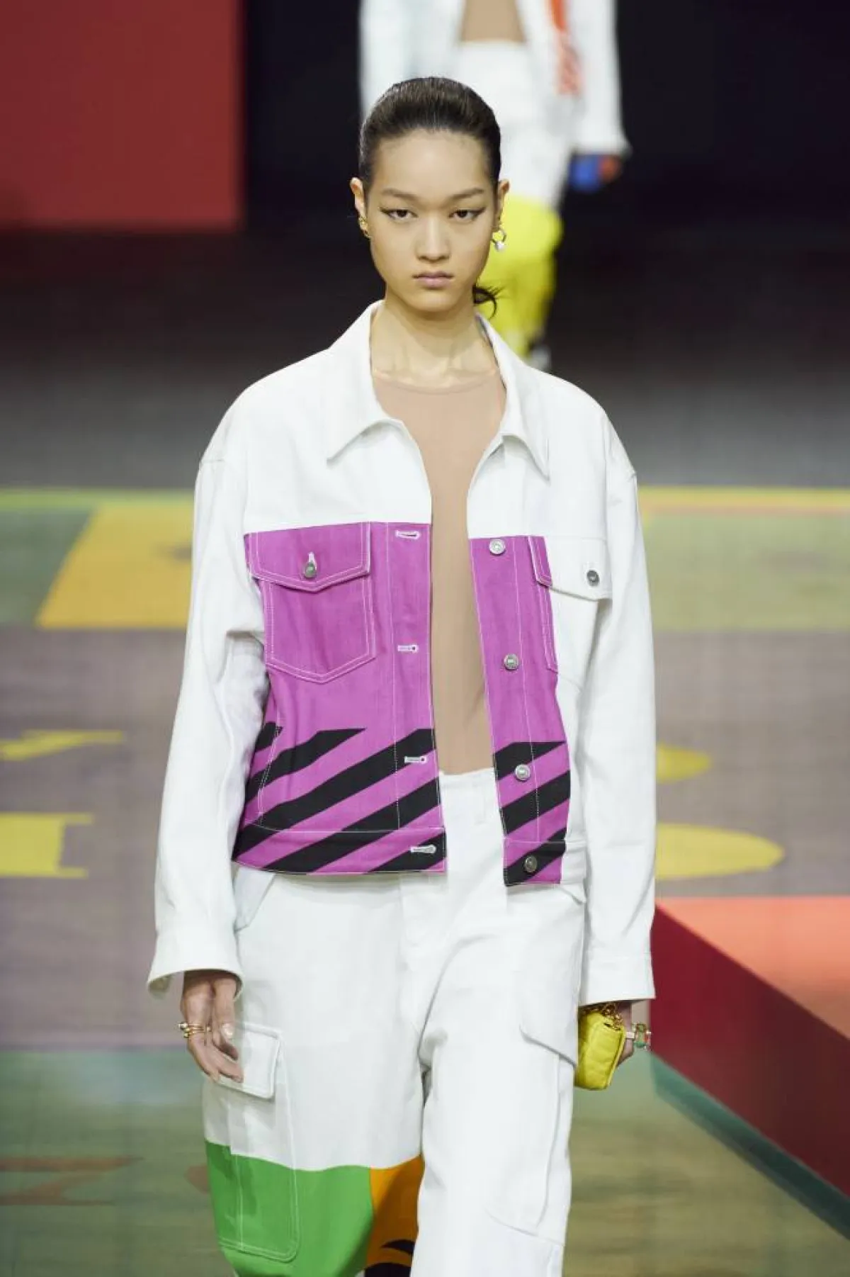 سترة باللون الوردي من كريستيان ديور Christian Dior  