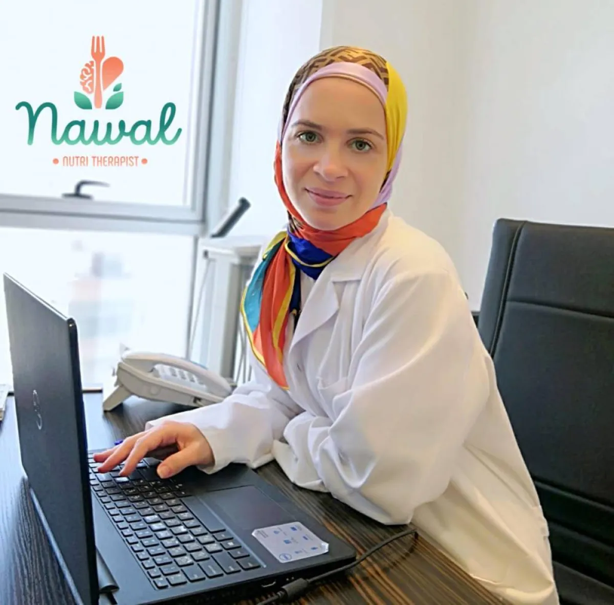 الاختصاصية في التغذية العلاجية