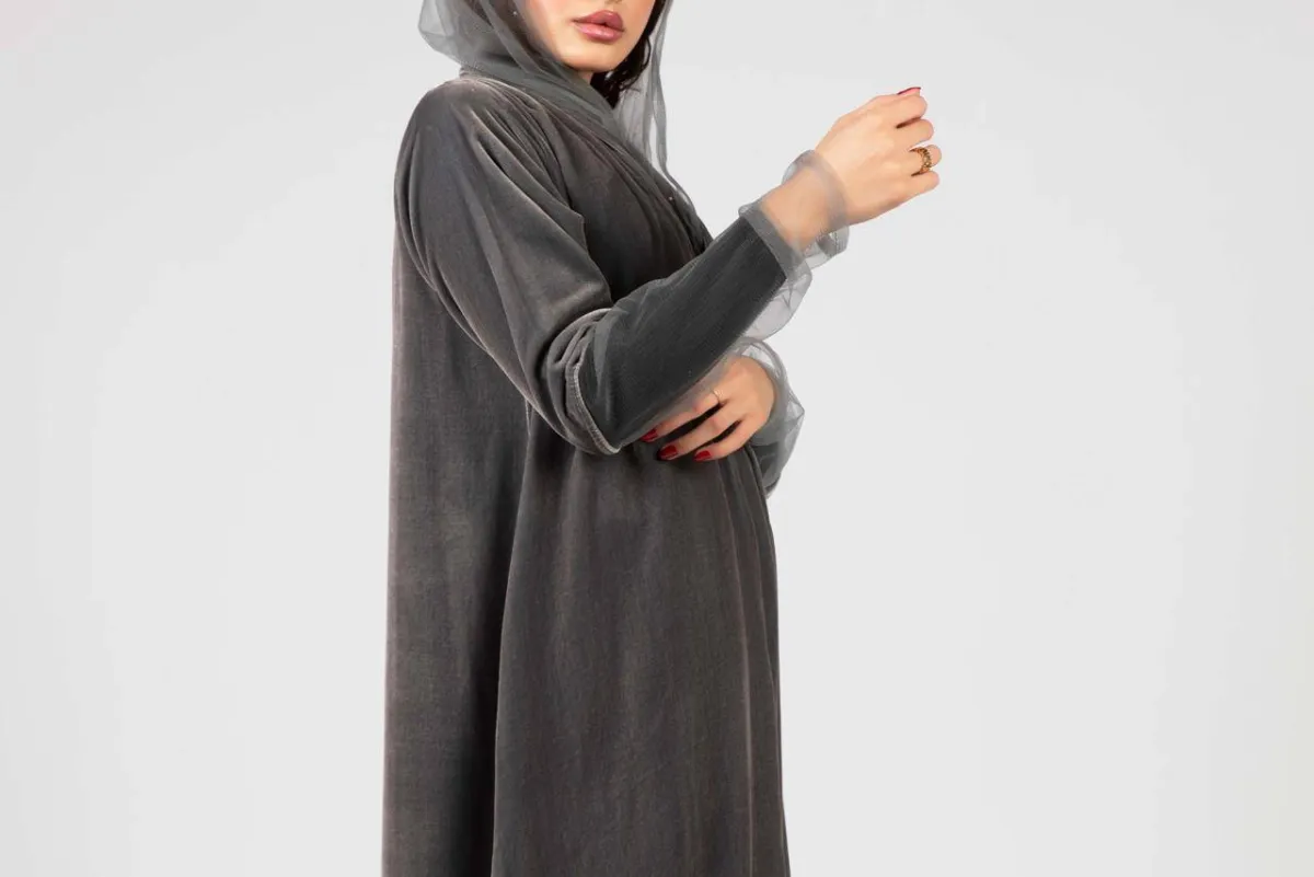 عباية من تصميم سارة الشهري