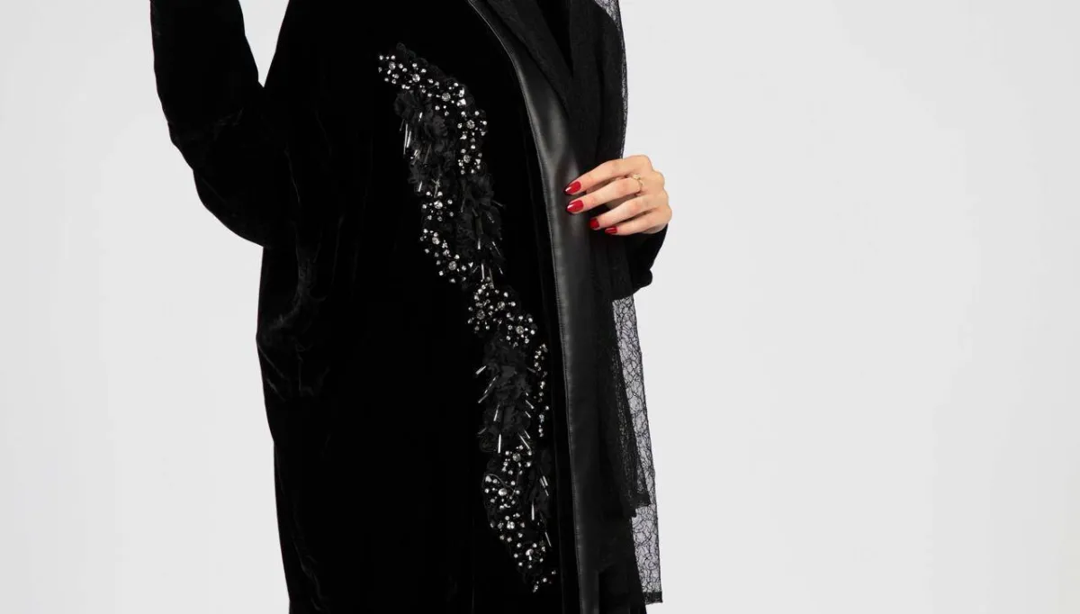 عباية من تصميم سارة الشهري