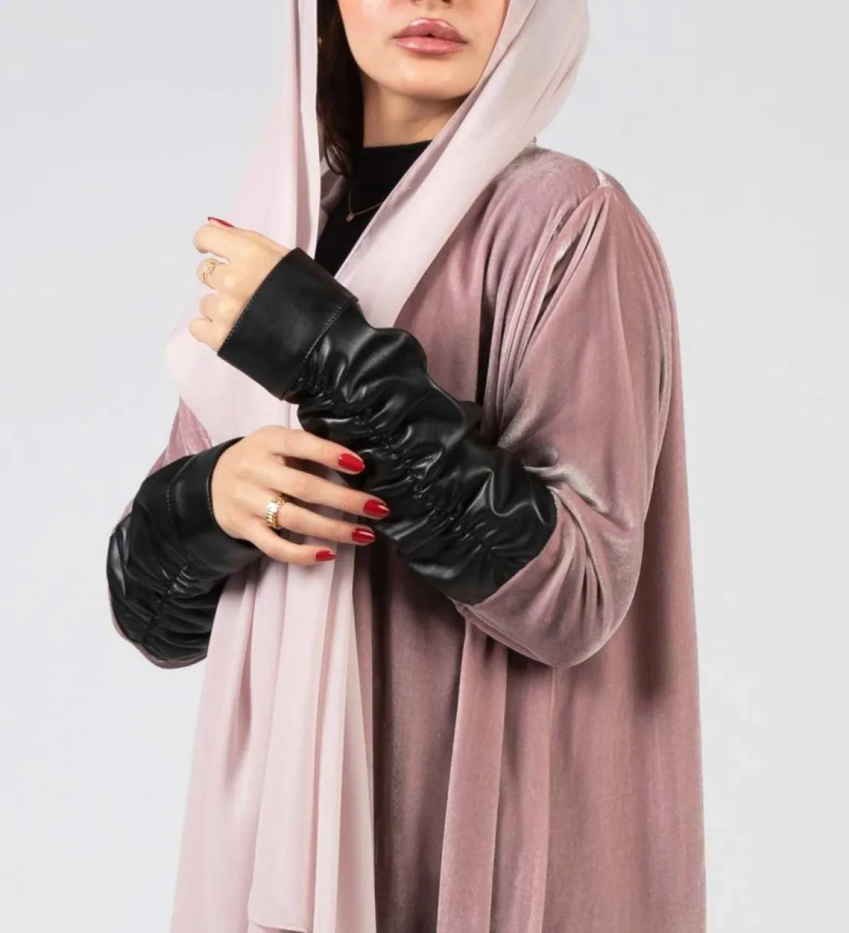 عباية من تصميم سارة الشهري