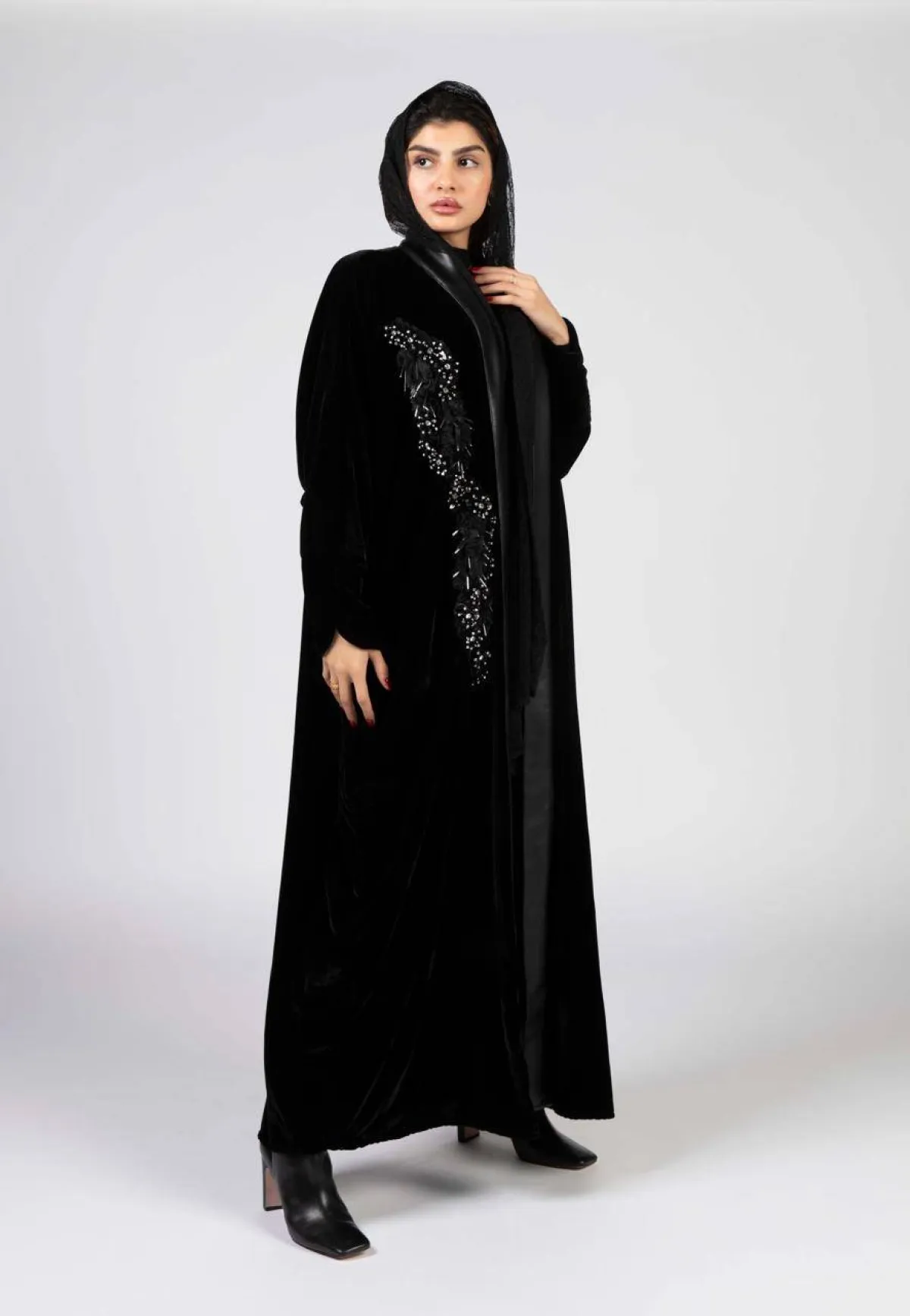 عباية من تصميم سارة الشهري