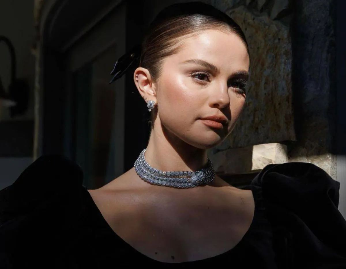 سيلينا جوميز بمجوهرات من بلغاري Bvlgari-الصورة من حساب النجمة على انستغرام