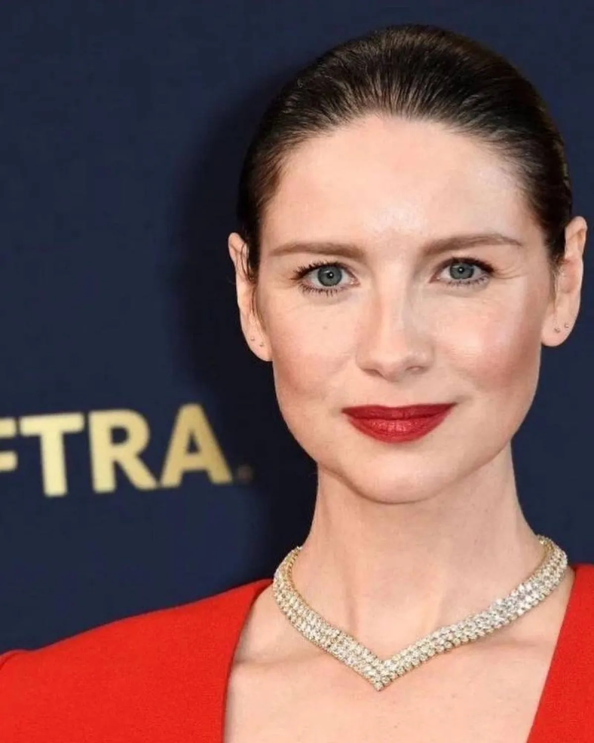 كاترينا بالف بمجوهرات من فان كليف آند أربلز Van Cleef & Arpels-الصورة من حساب خبير المكياج Gareth Bromell على انستغرام