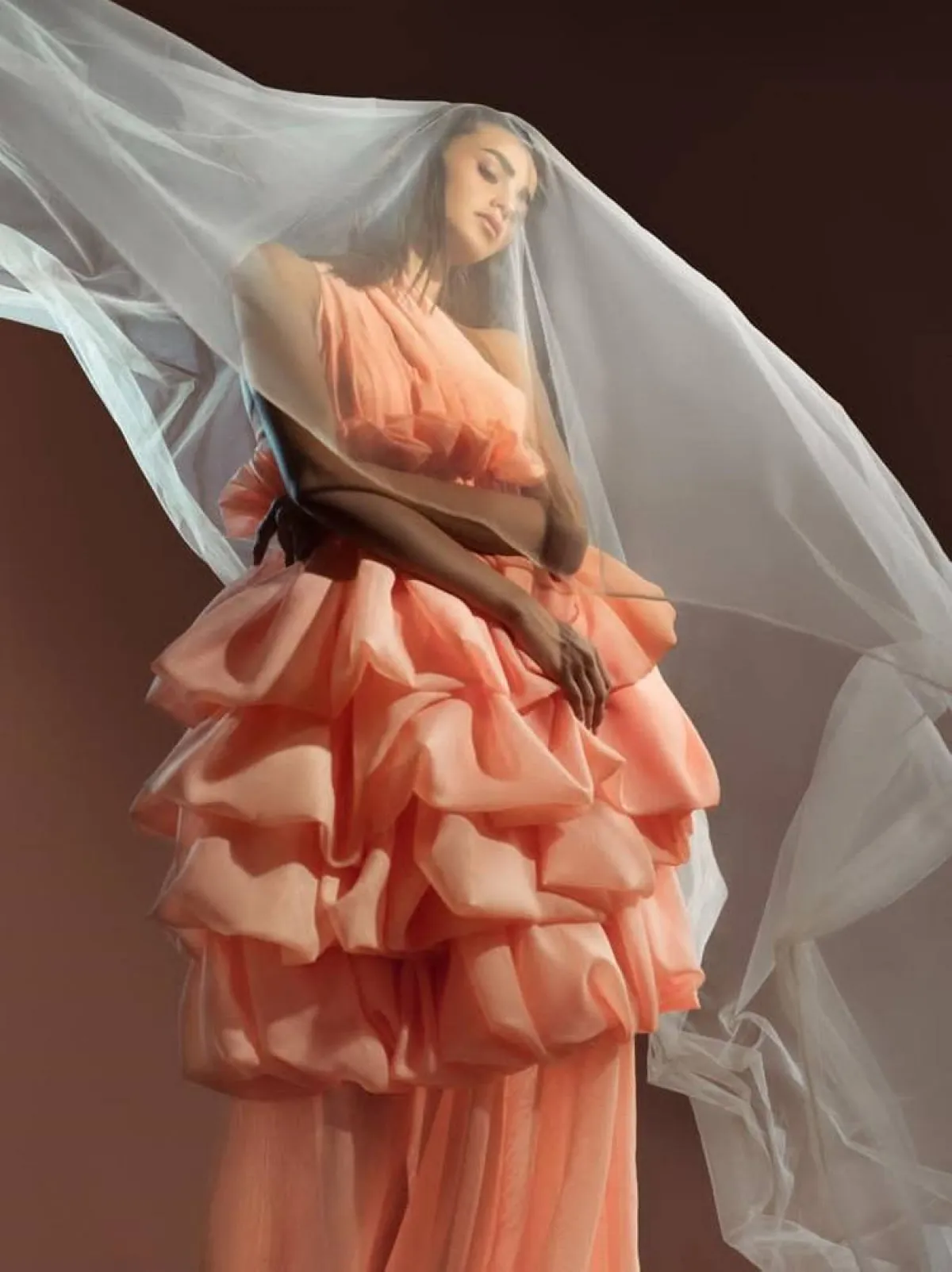 من تصاميم مصممة الأزياء خولة العيبان