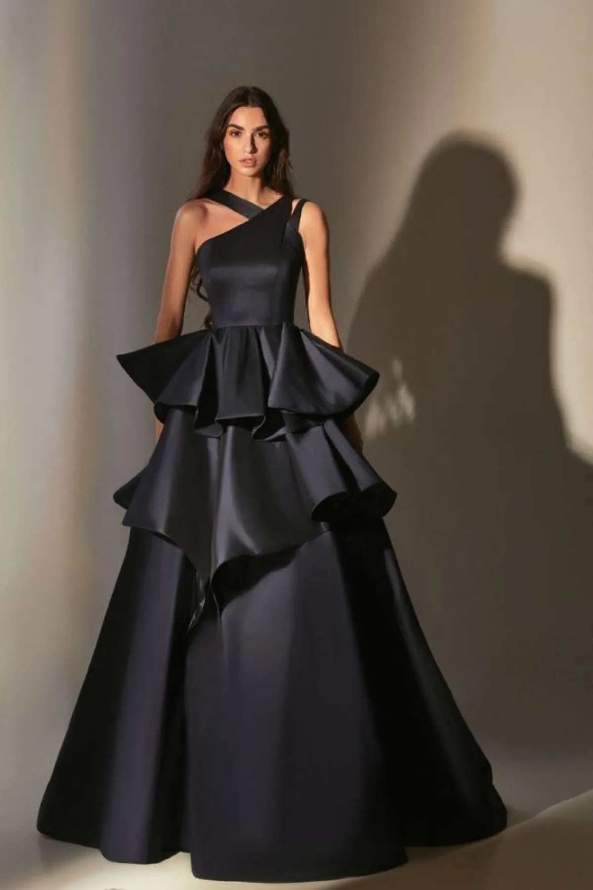 من تصاميم مصممة الأزياء خولة العيبان