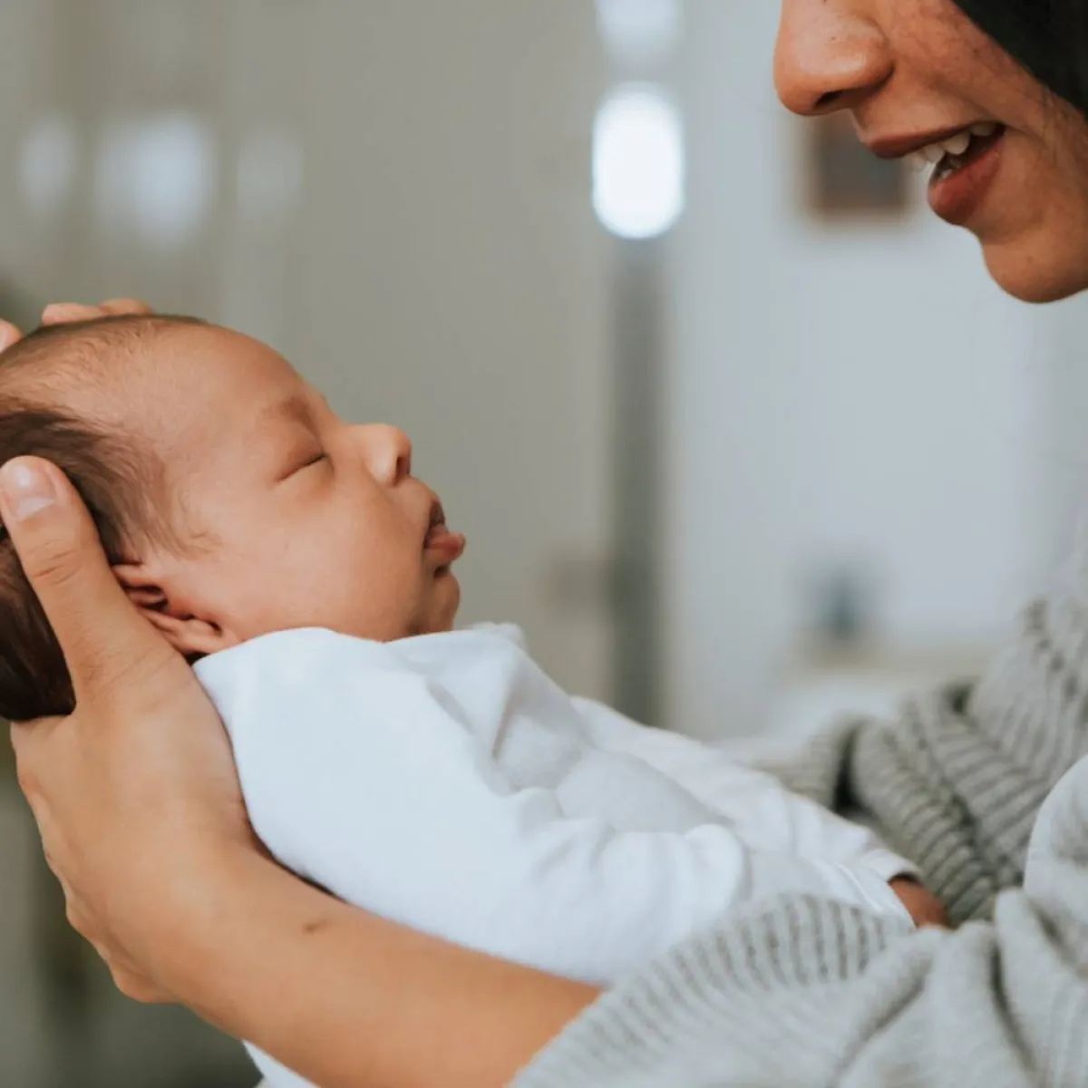 صورة لأم وطفلها