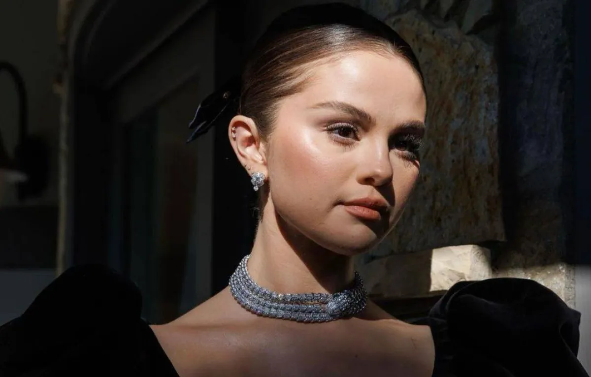 سيلينا جوميز بمجوهرات من بلغاري Bvlgari-الصورة من حساب النجمة على انستغرام