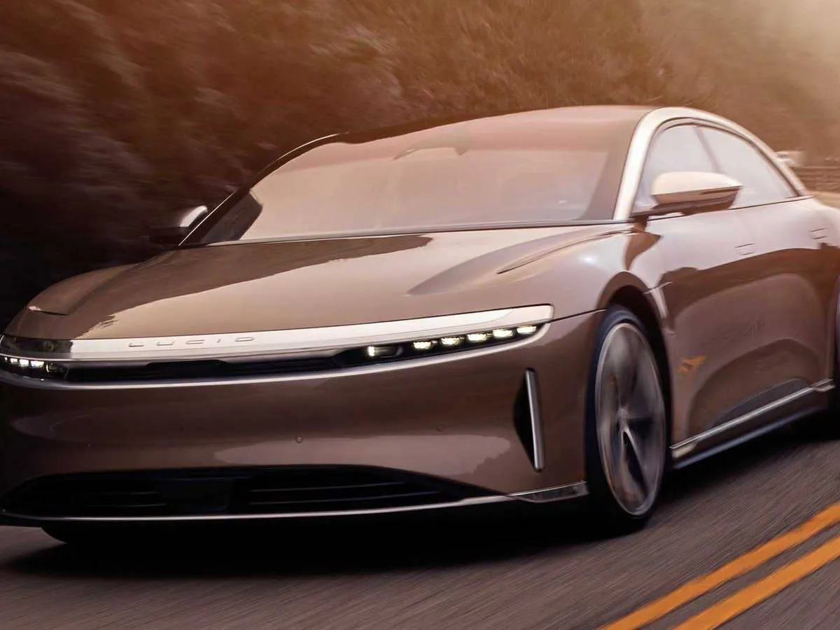 لوسيد توقع صفقة لمصنع سيارات كهربائية في السعودية