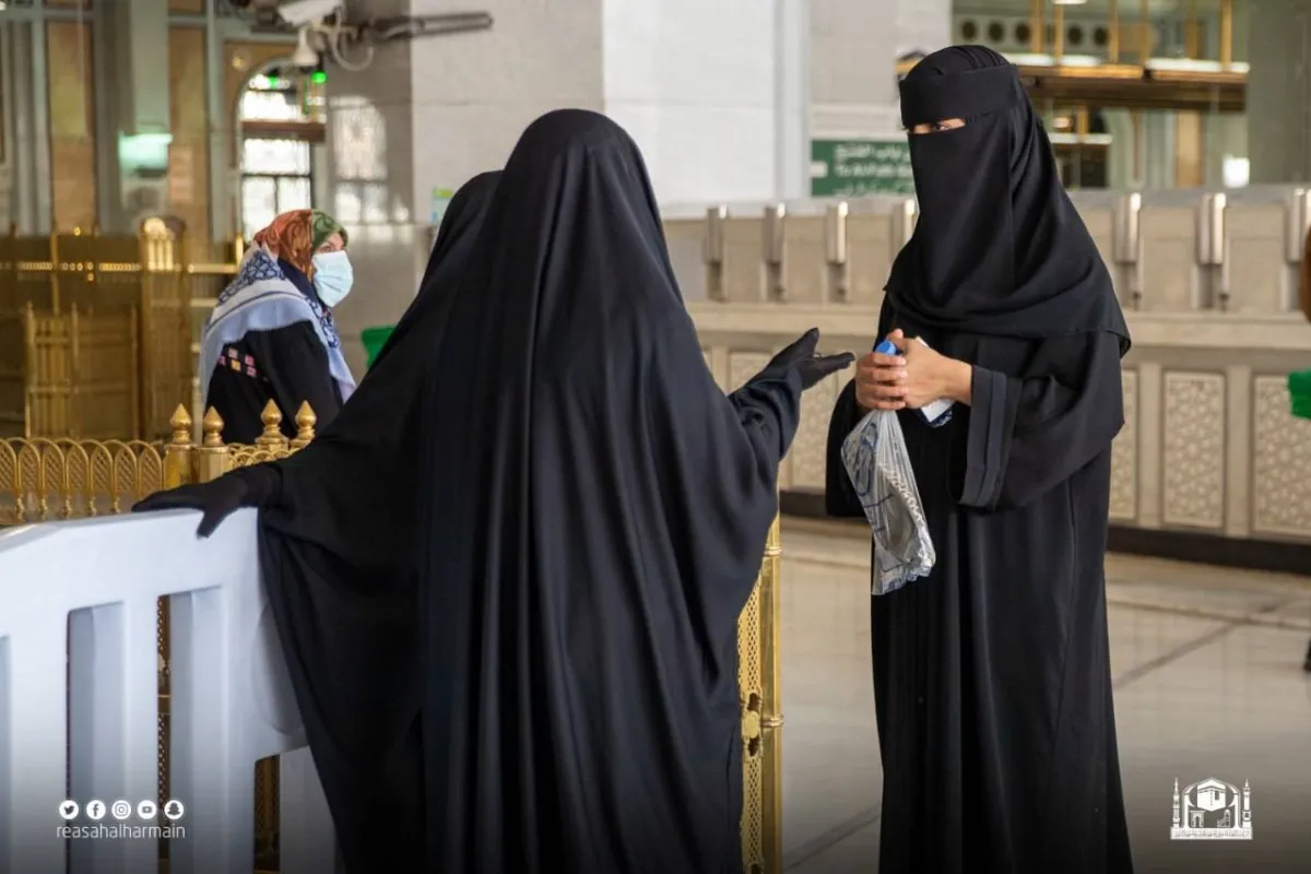 جهود تنظيمية ميدانية للخدمات النسائية بالمسجد الحرام
