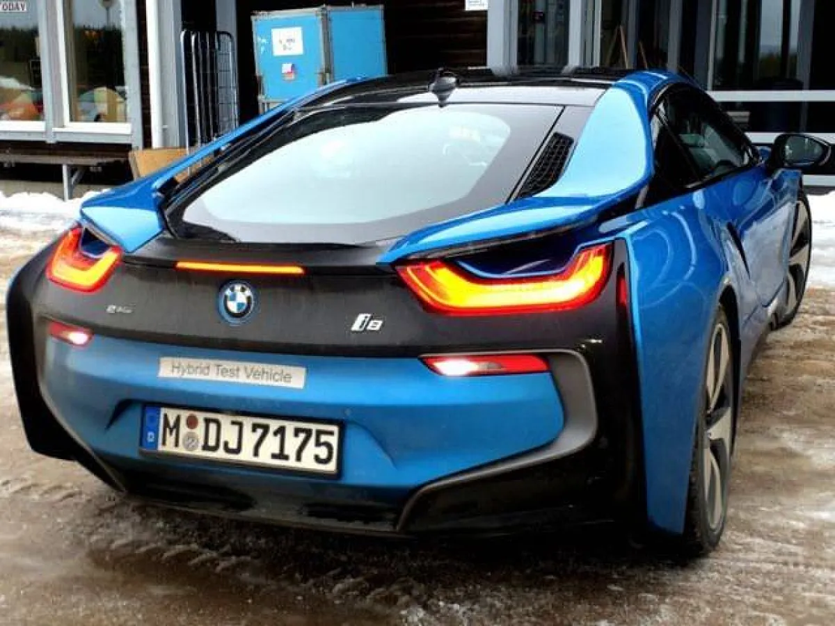 بي إم دبليو تستعد لإطلاق سيارة i7 M50 الكاتمة للصوت
