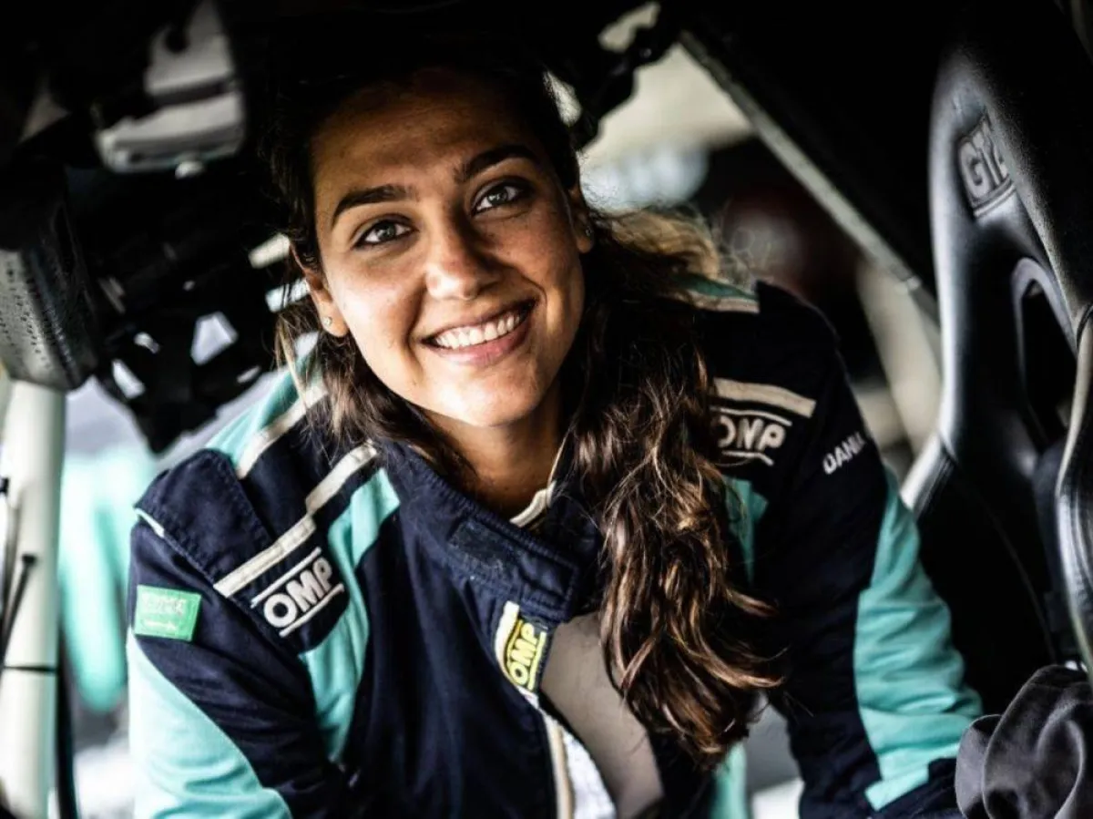 صورة بطلة الراليات السعودية دانيا عقيل