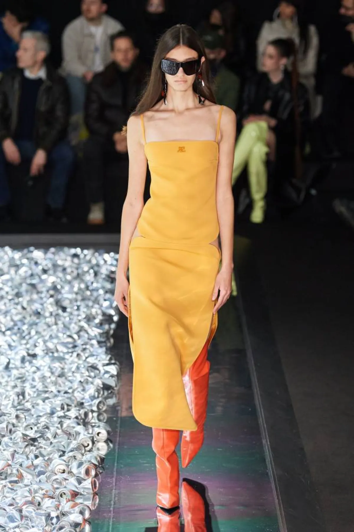 فستان أصفر من كوريج