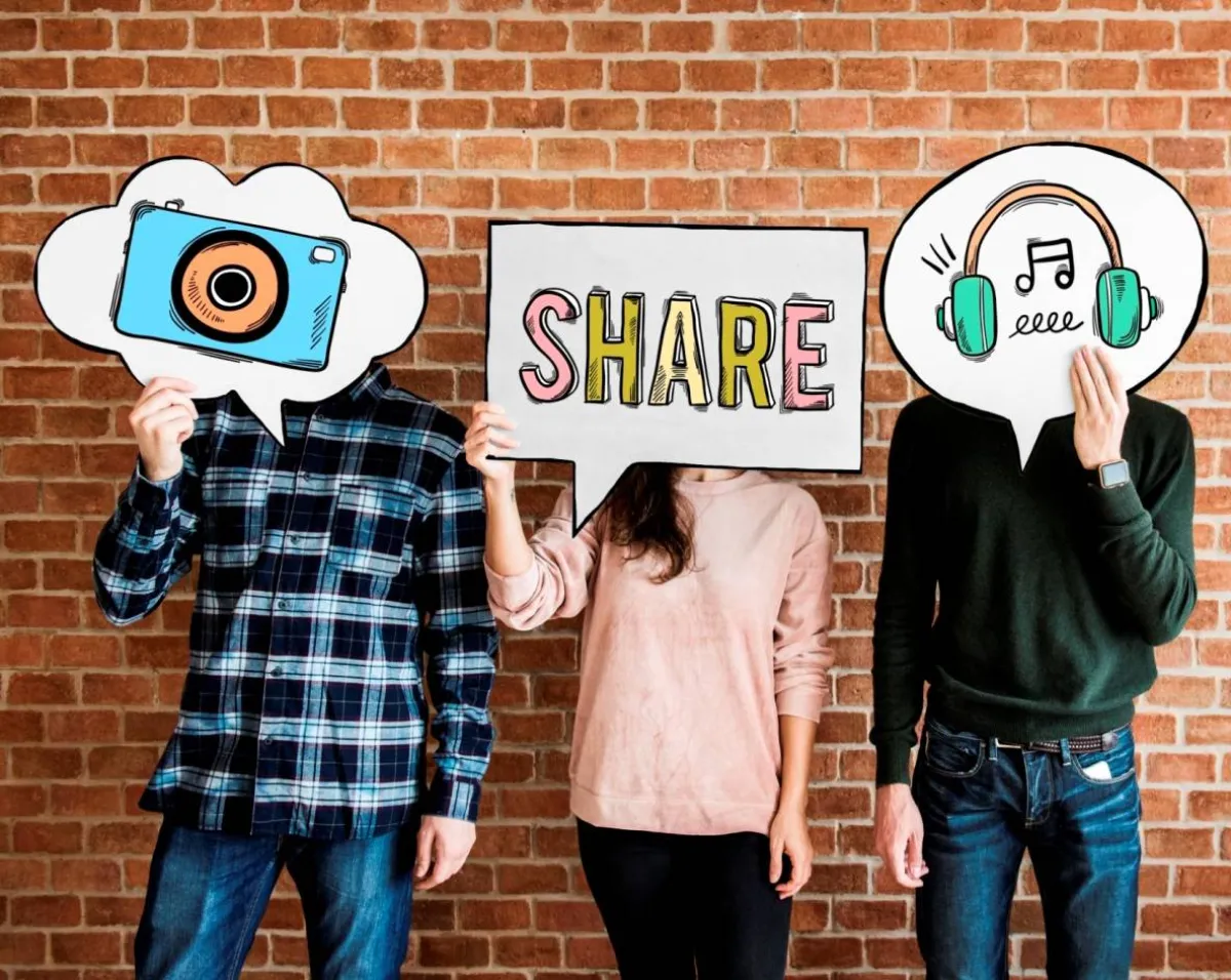 صورة تعبر عن طرق الدعاية والترويج بمواقع التواصل الاجتماعي للشباب والمراهقين