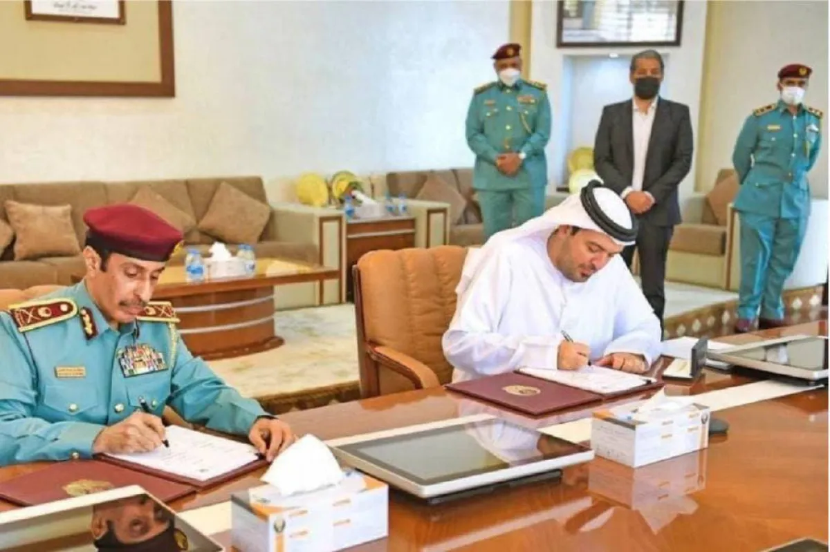 توقيع اتفاقية تعاون لتدشين بوابات ذكية في إمارة عجمان - الصورة من وام