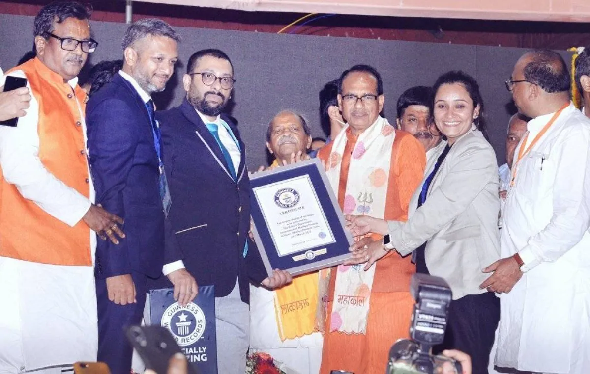 صورة درع غينيس لكسر أكبر رقم قياسي لإضاءة مصابيح