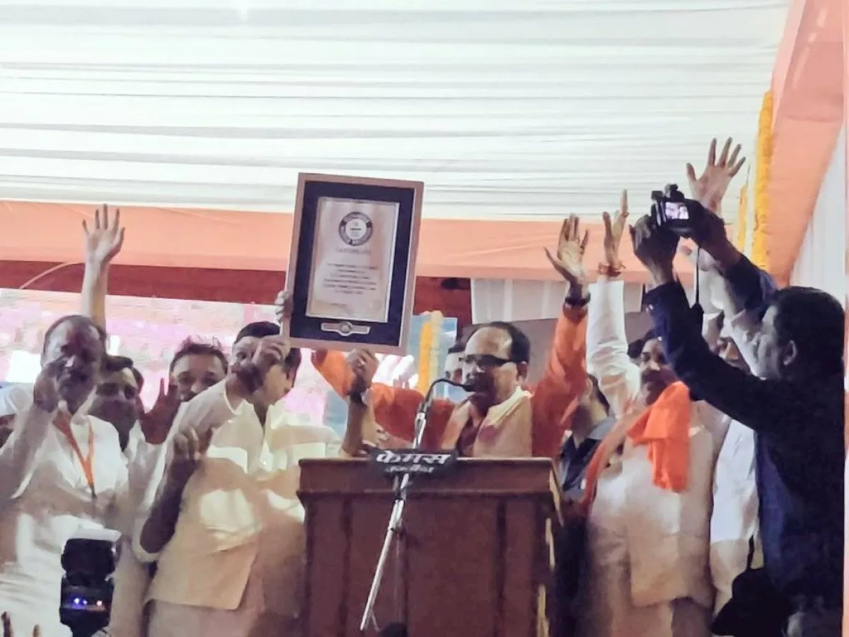 صورة تكريم غينيس للقائمين على الحدث