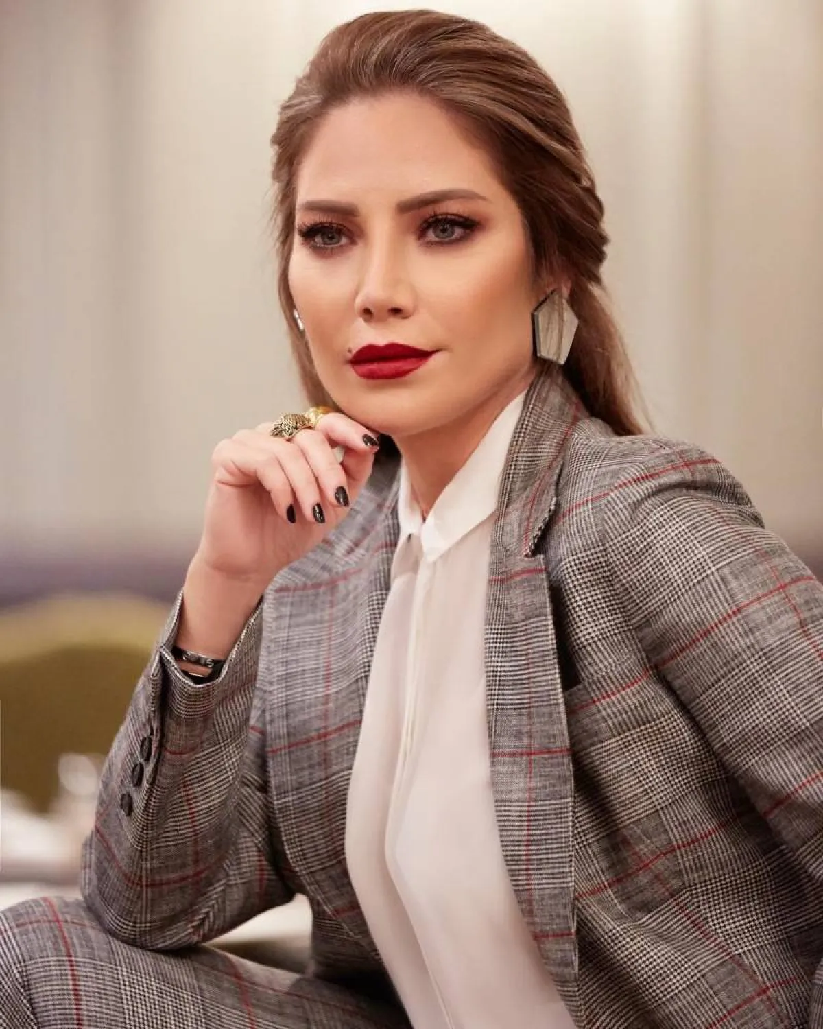 تسريحات شعر كلاسيكية من سلافة معمار