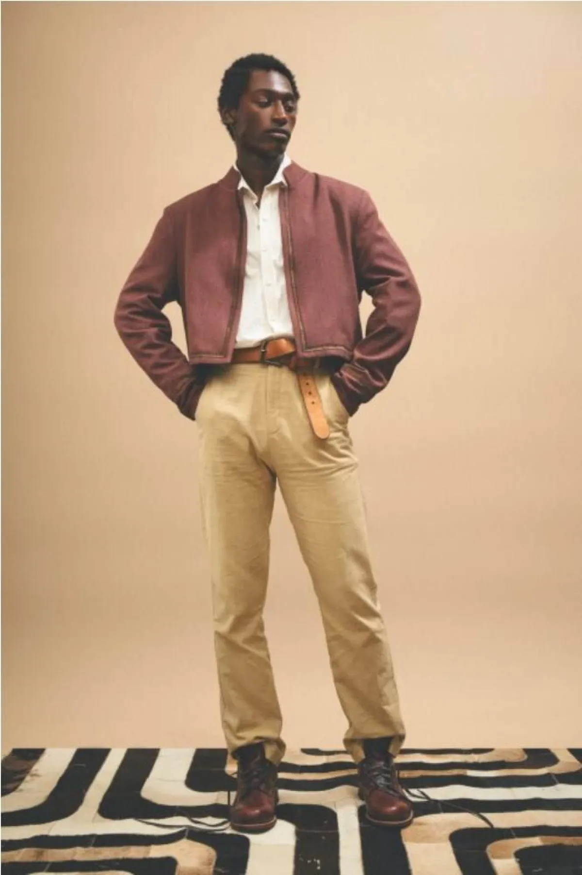 كيفية تنسيق القميص الأبيض من كارتر يونغ  Carter Young