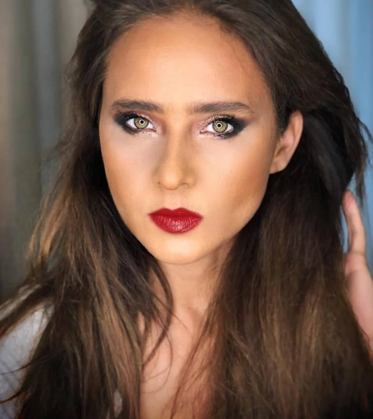 رسمة الأيلاينر غير المكتملة بأسلوب نيللي كريم