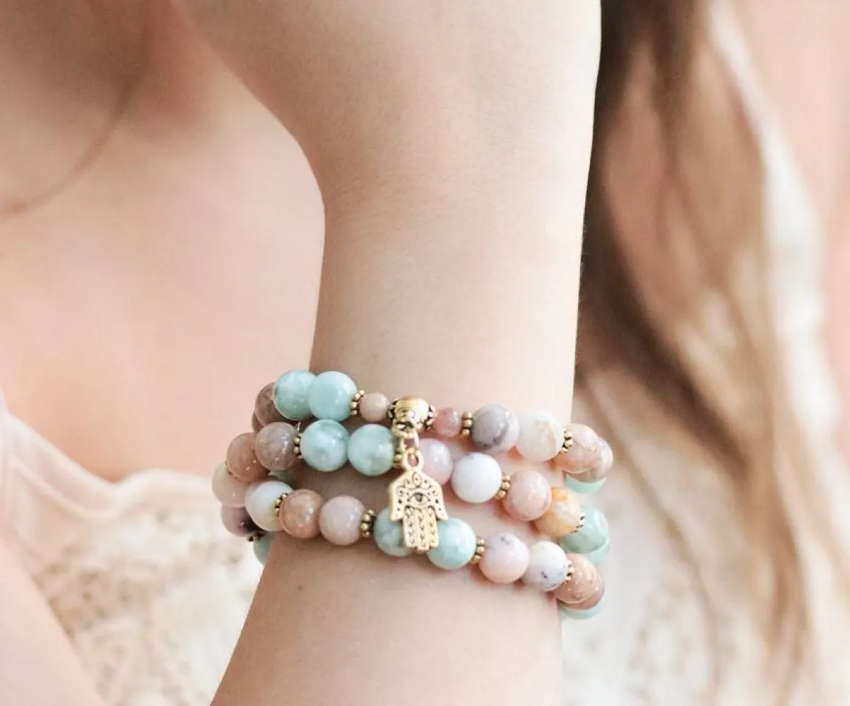 صورة لسوار في المعصم