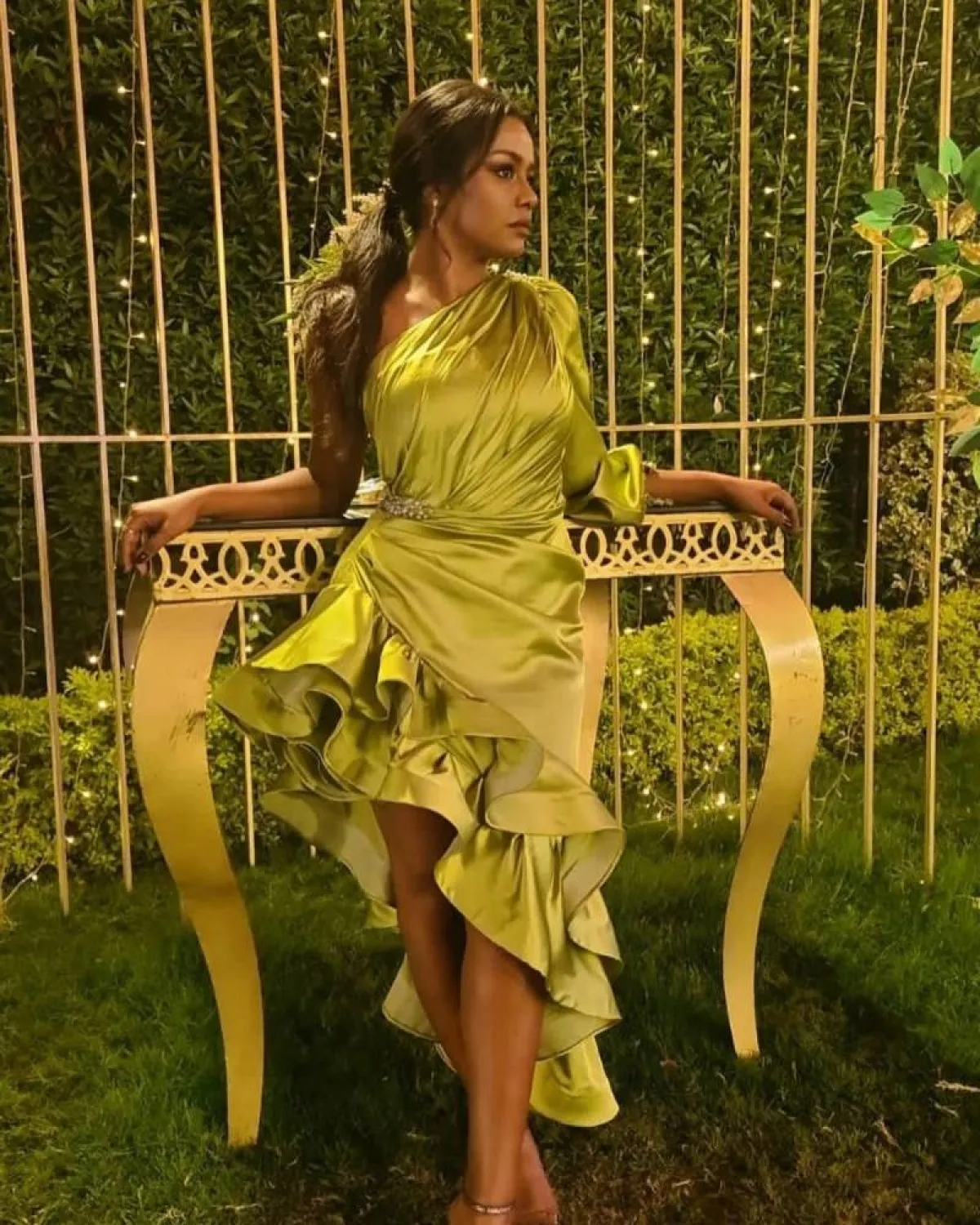 أسماء ابو اليزيد بفستان جذاب باللون الأخضر  