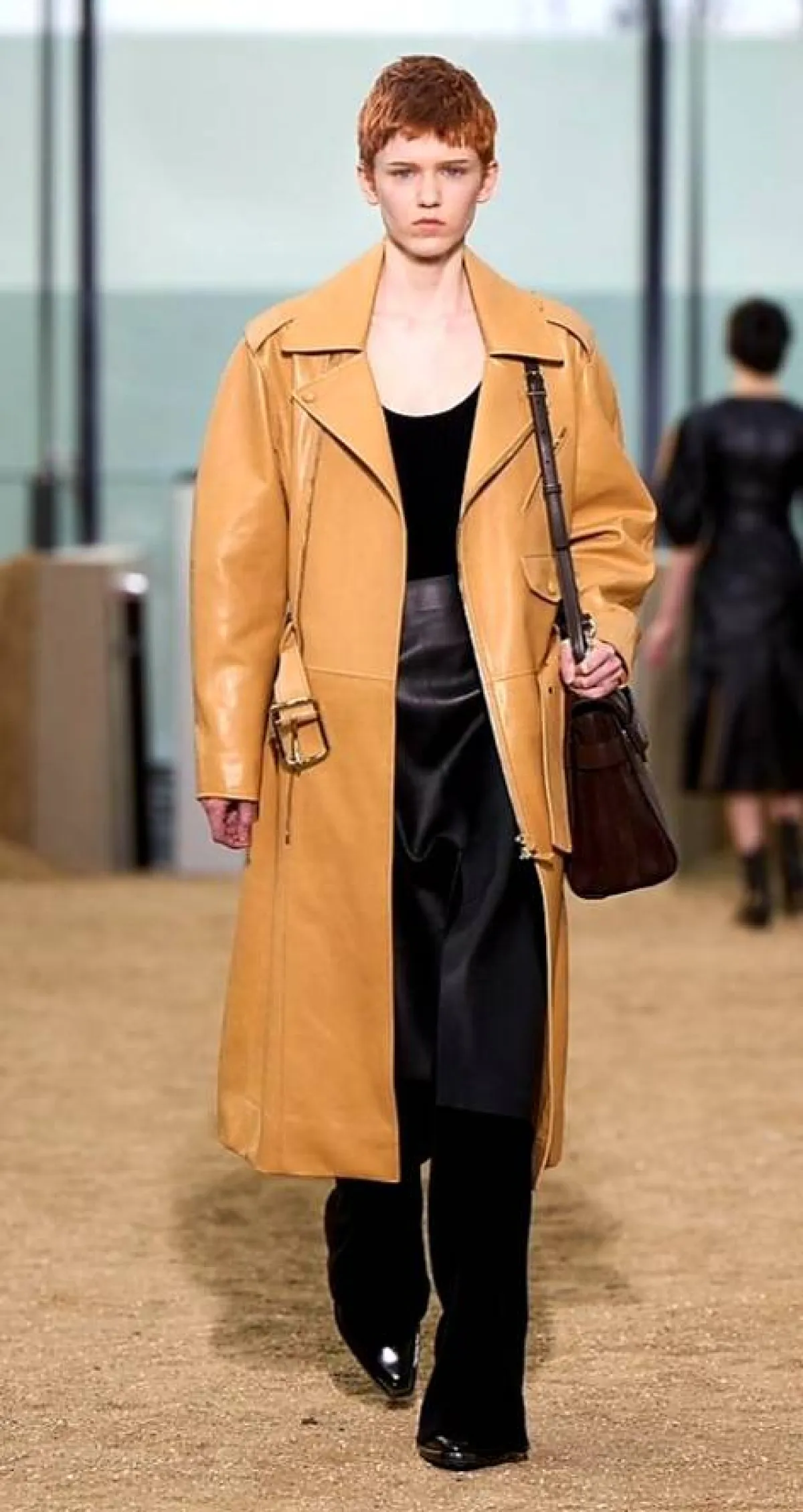 معطف بيج من كلوي 