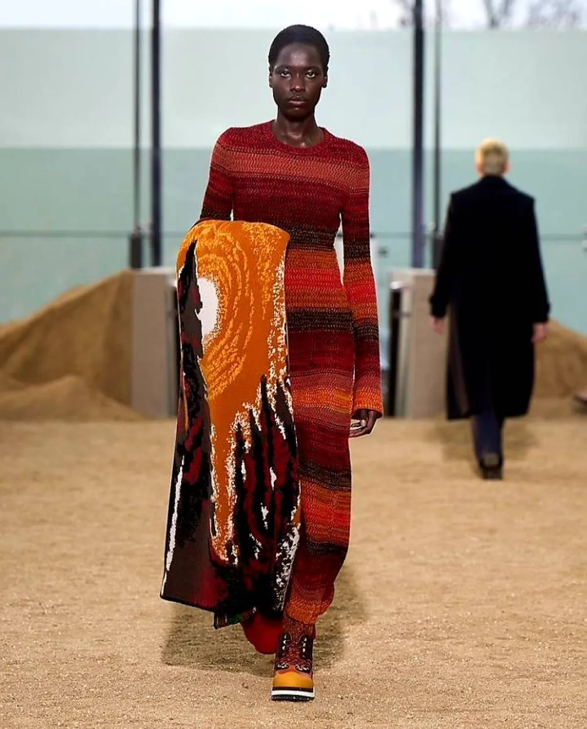 فستان من الصوف المحبوك من كلوي 