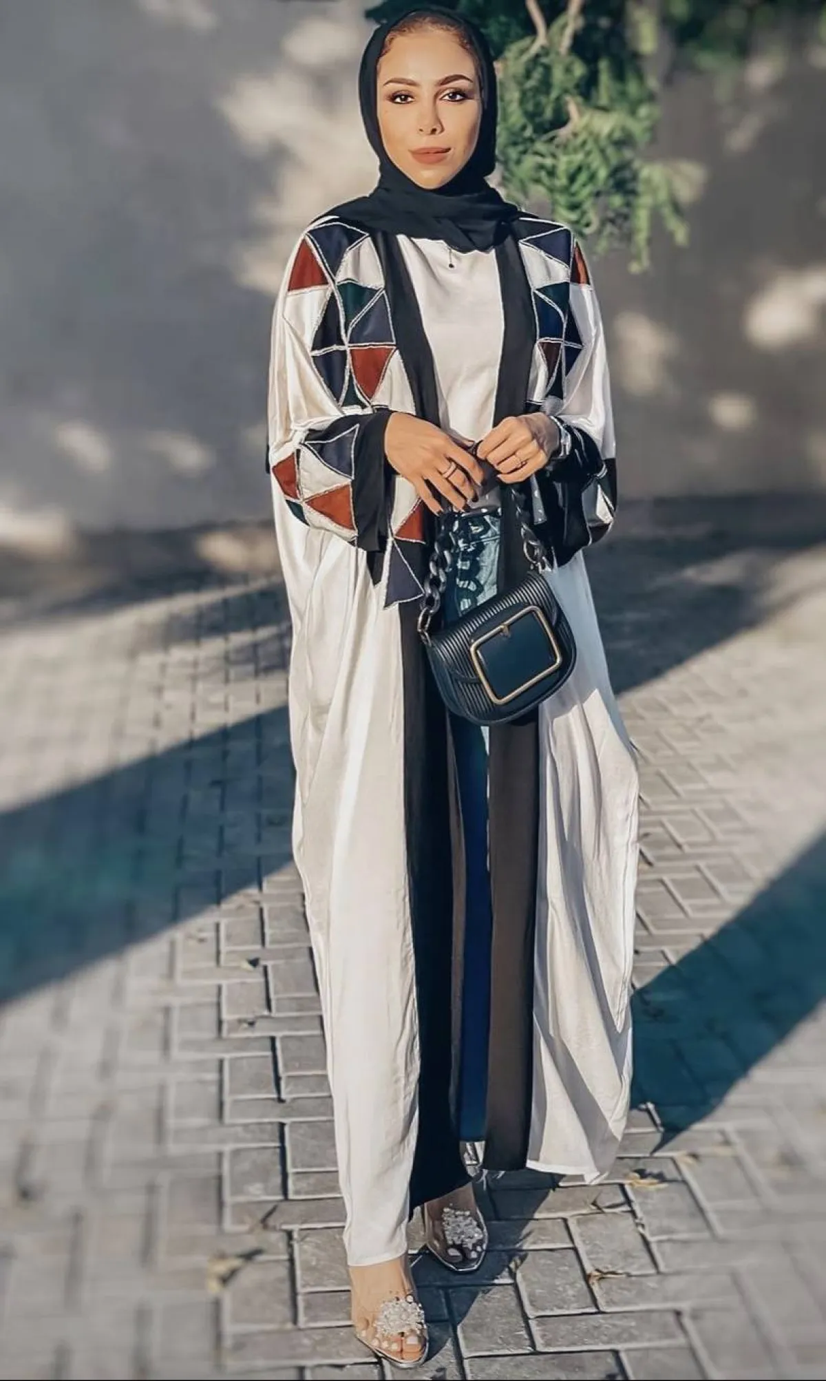 عباية مطرزة