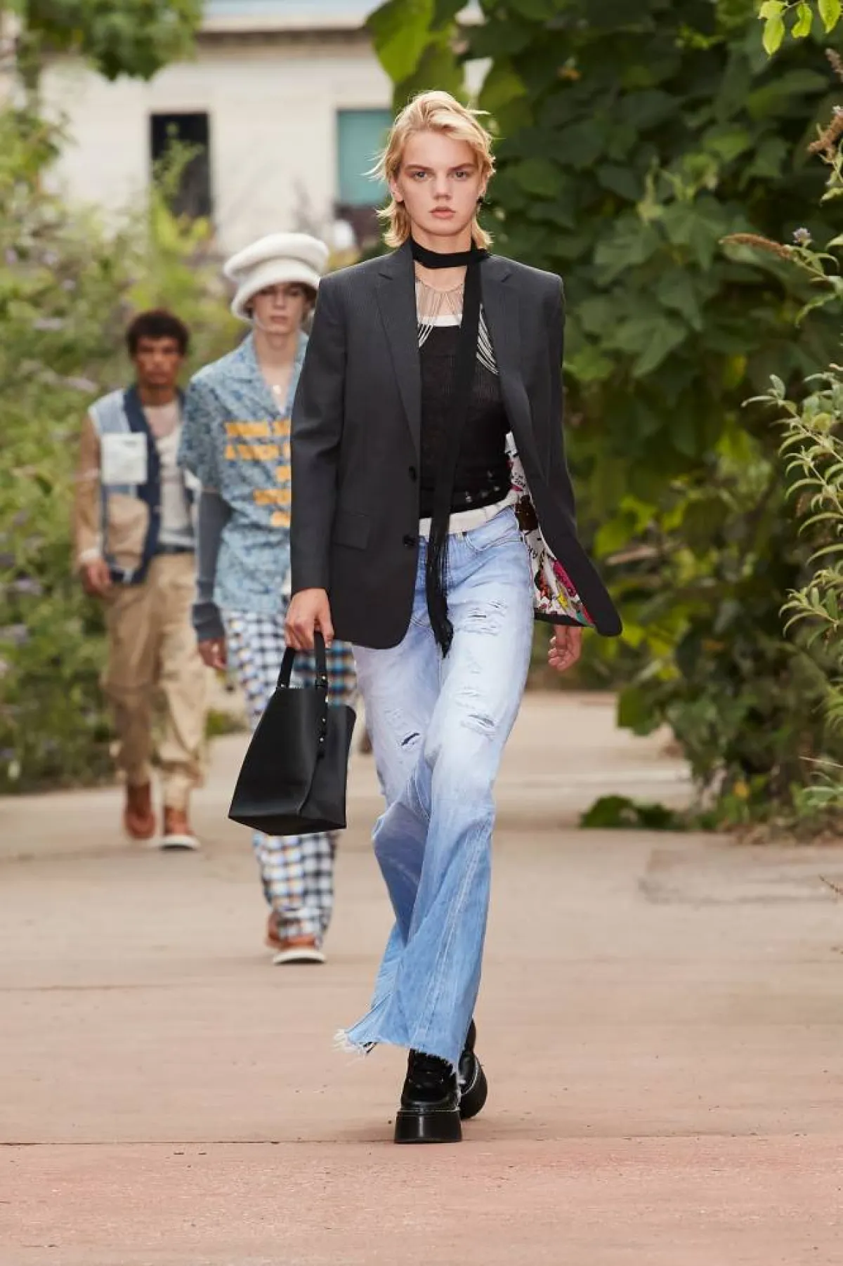 سترة البليزر لإطلالة أنيقة