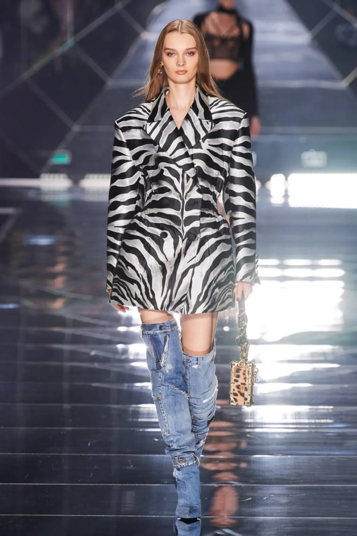 سترة البليزر لإطلالة أنيقة