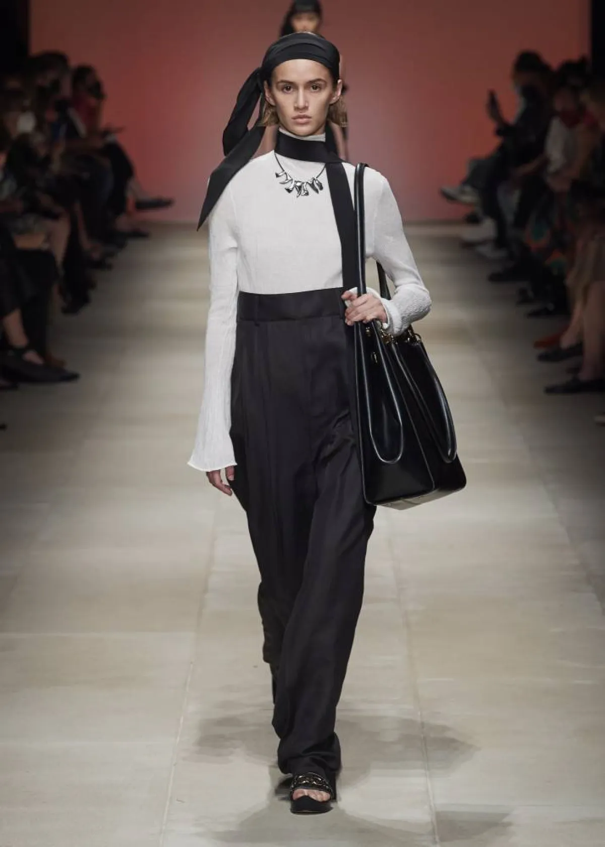 صيحات حقائب صيف 2022