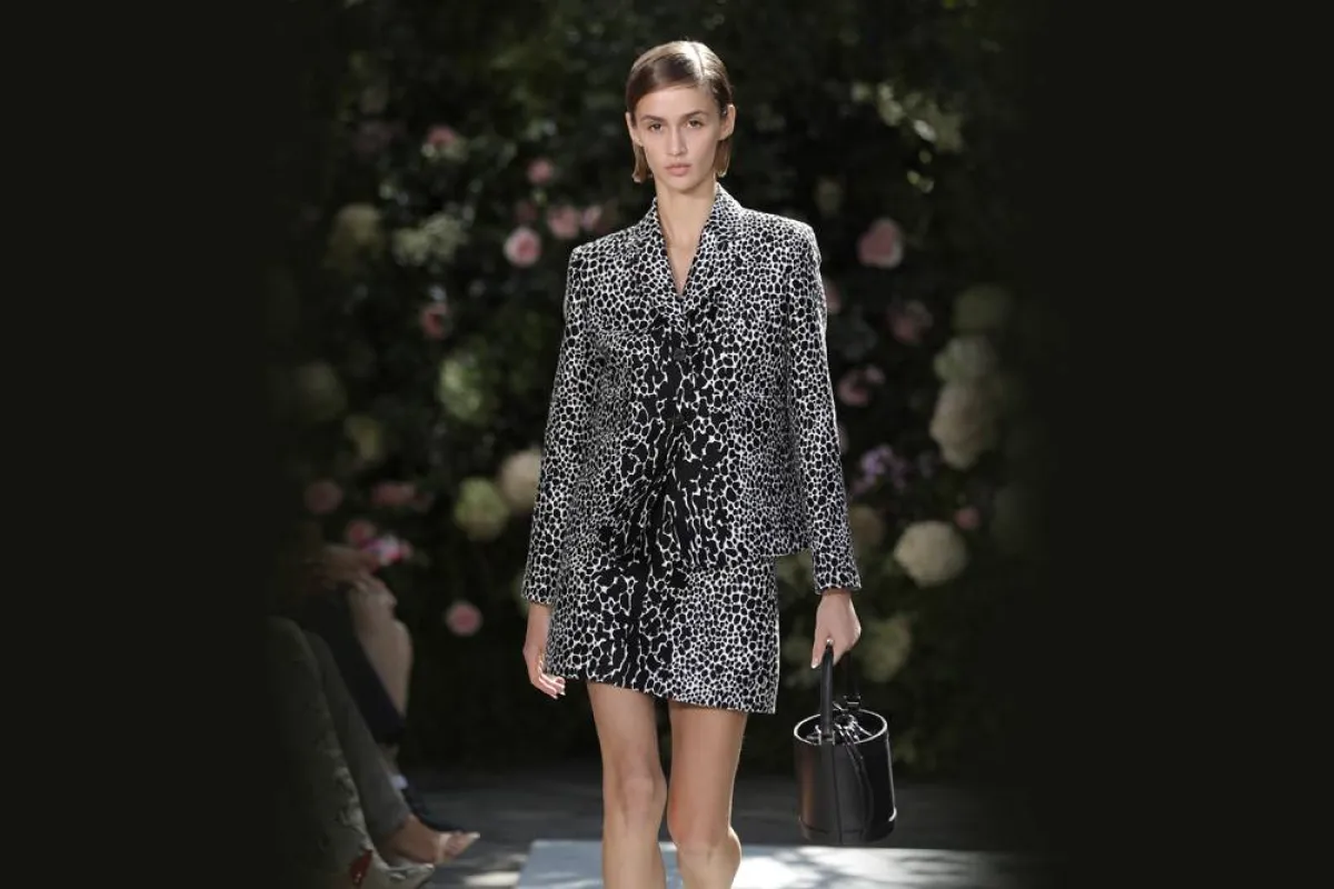 صيحات حقائب صيف 2022