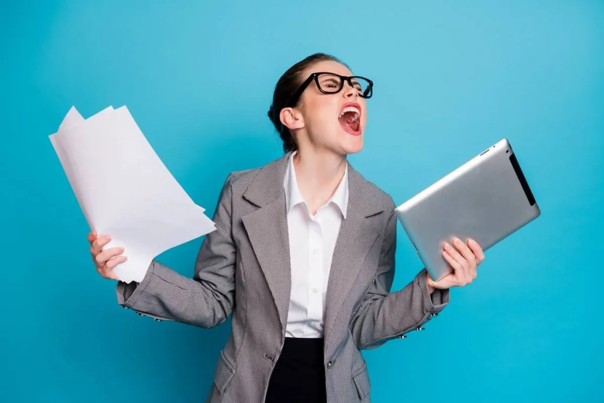 علامات تشير إلى معاناة الفرد من ضغط العمل