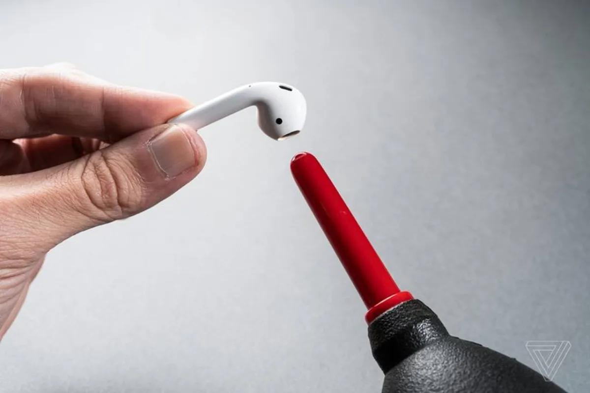  بطريقة سهلة... أفضل الخطوات لتنظيف سماعات الايفون