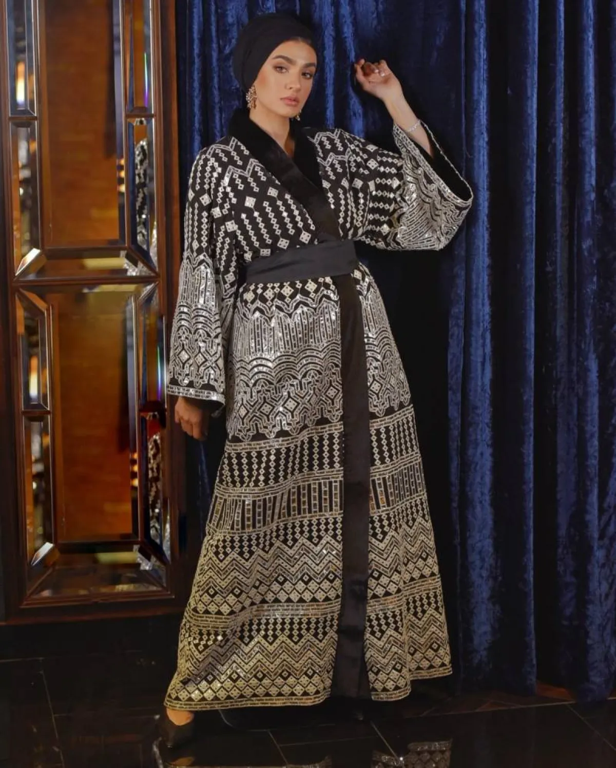 رؤى الموالي بعباية فاخرة مُطرزة 