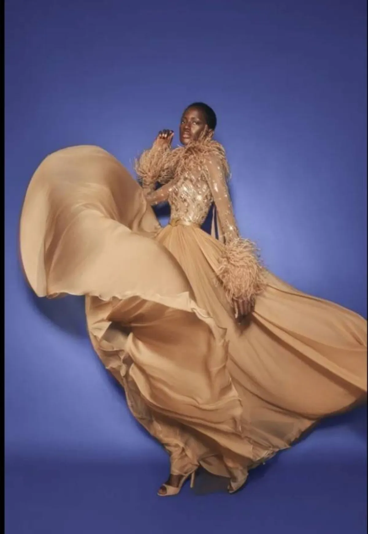 فستان ذهبي من زهير مراد