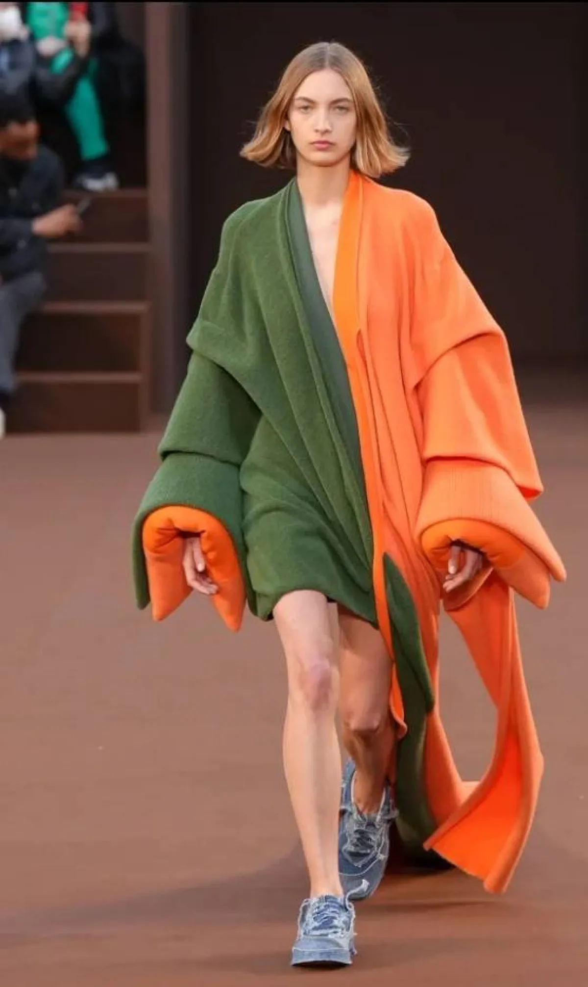 معطف غير متجانس القصة من لويفي