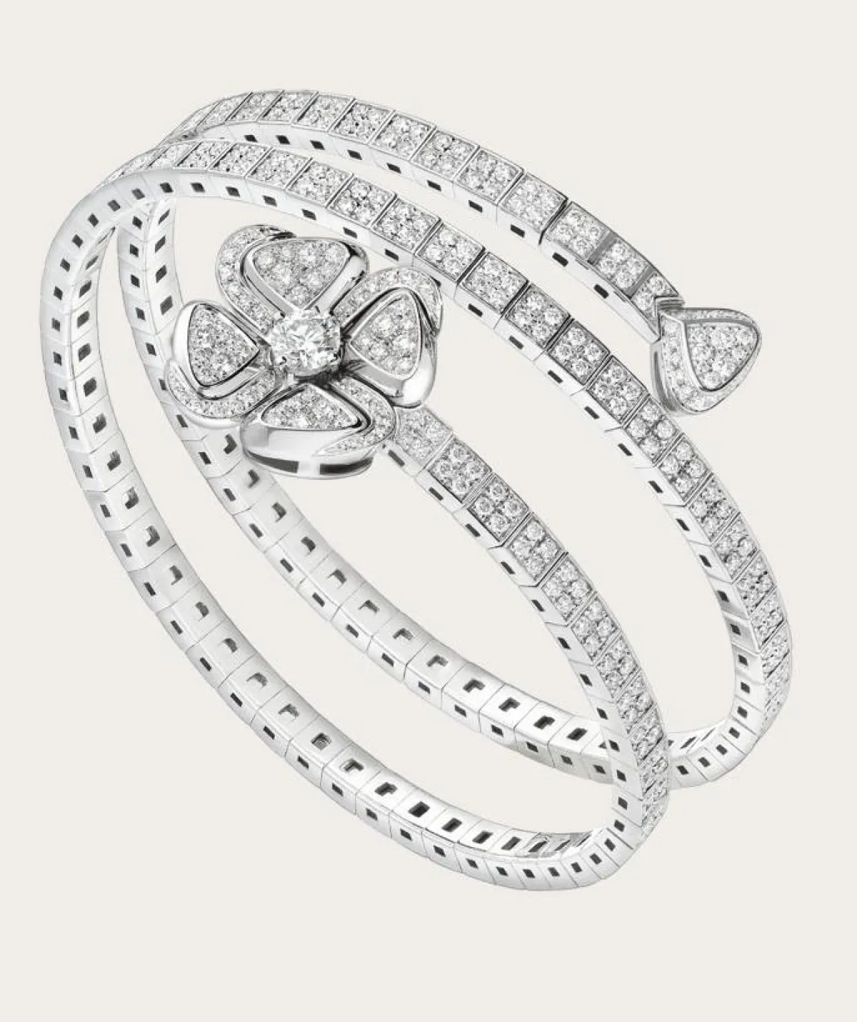 سوار عريض بتصميم مميز