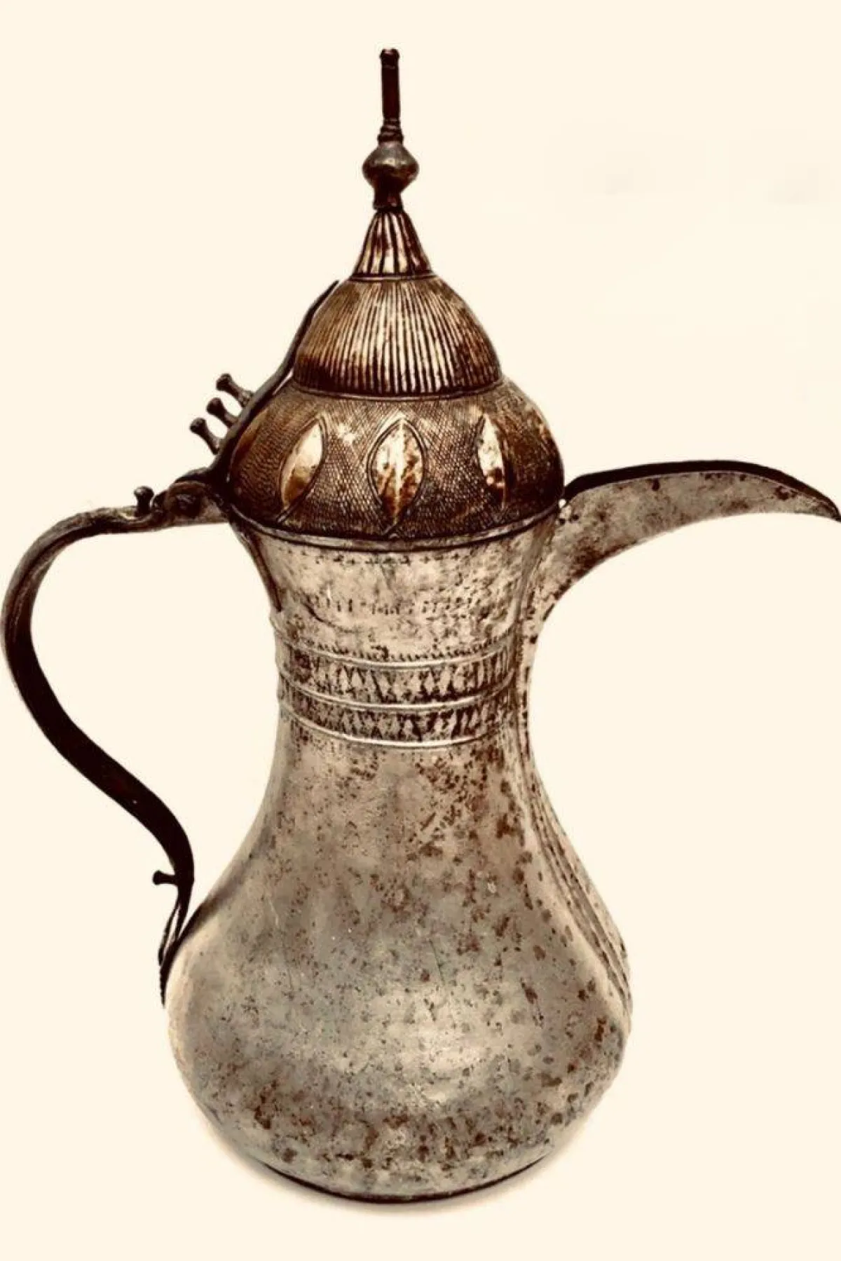 تظهر الصورة الدلة الحائلية مصدر الصورة حساب  أ.عباس محمد العيسى على تويتر باحث في آثار وتراث المملكة