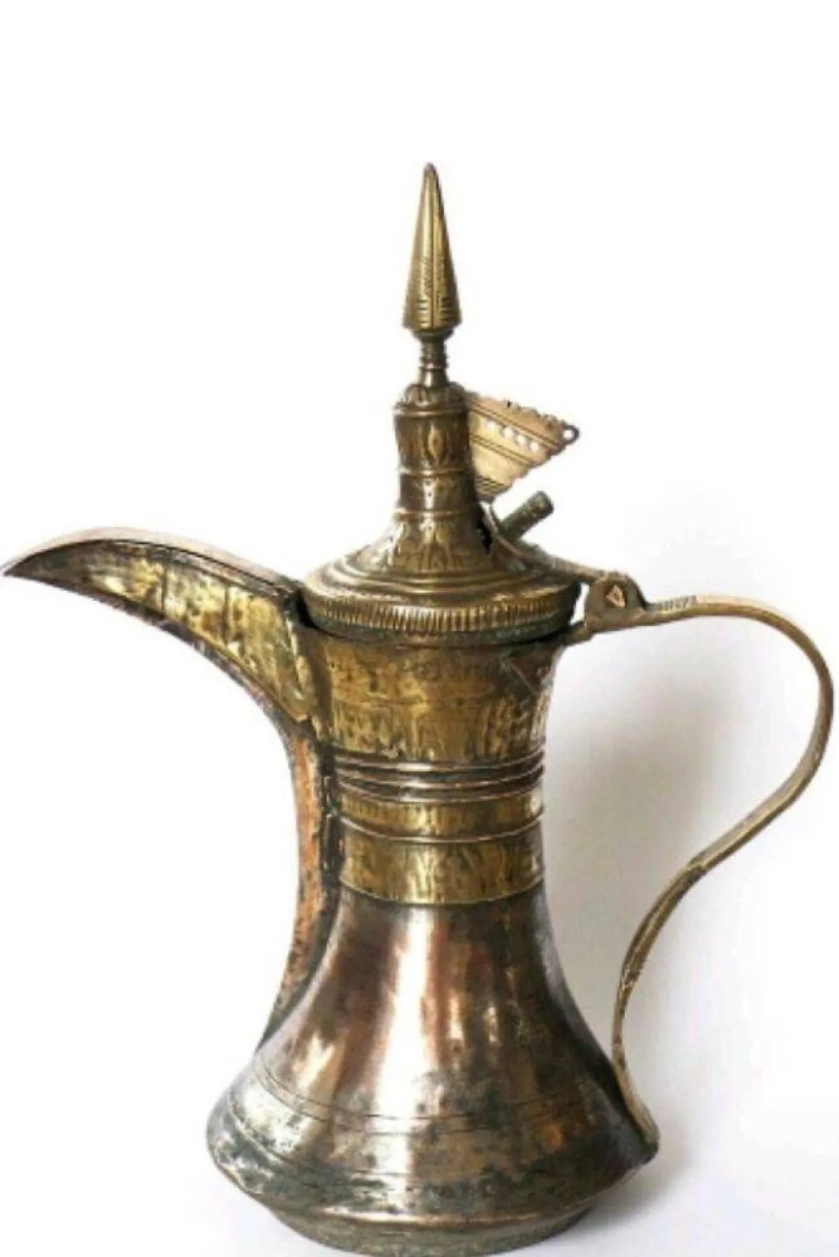 تظهر الصورة الدلة الحساوية مصدر الصورة م. عبدالله الشايب مهندس معماري مهتم بالموروثات