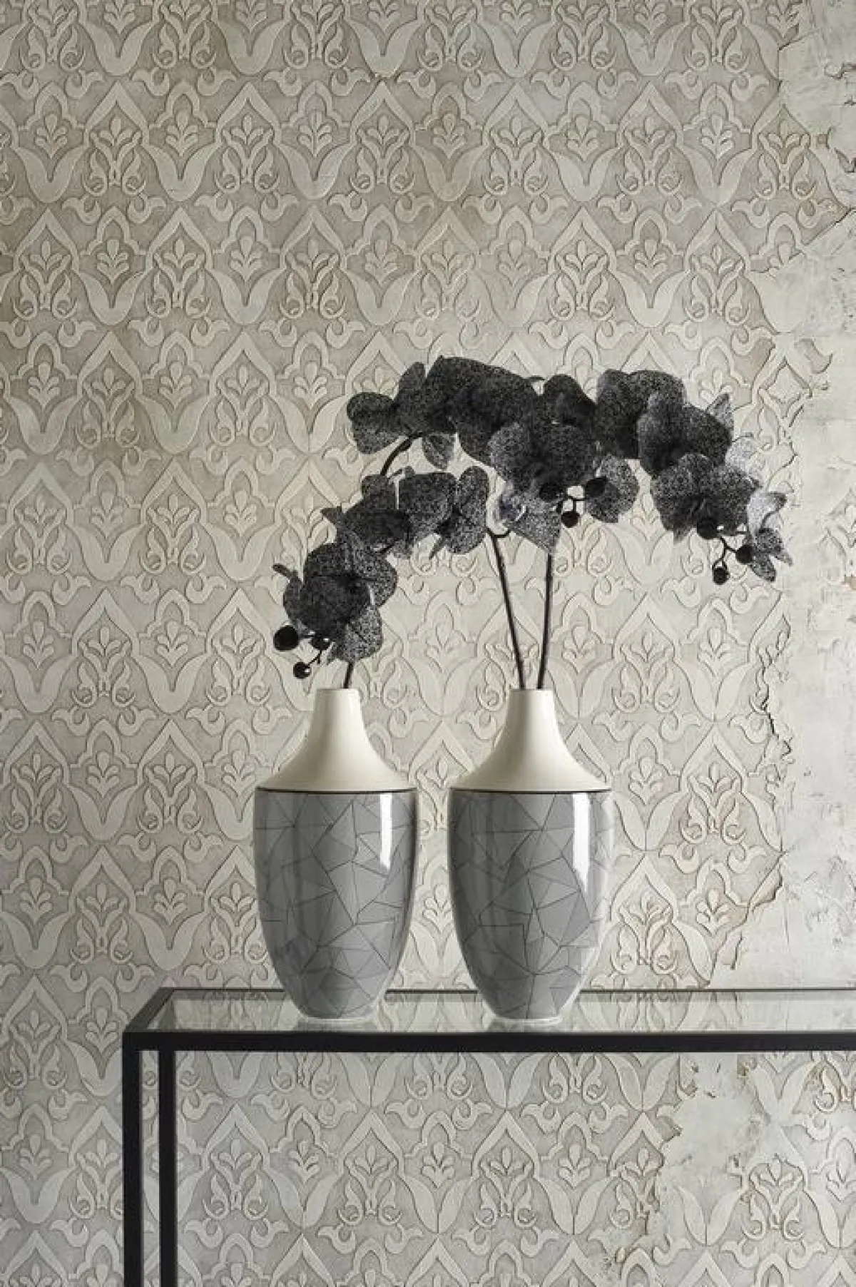 من السهل خلق التأثيرات التي يحقّقها ورق الجدران عبر استخدام الدهانات الزخرفية