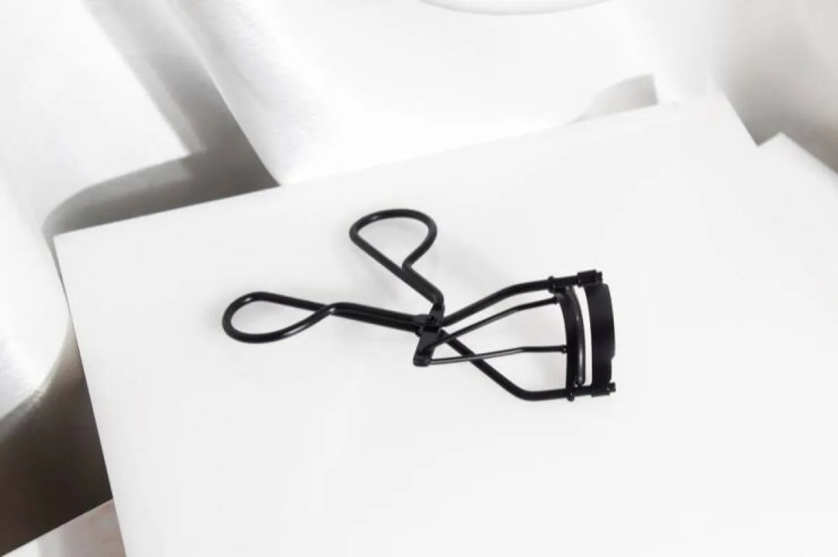 مكبس الرموش